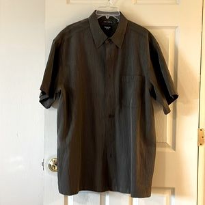 EUC Men’s short sleeve haggar shirt